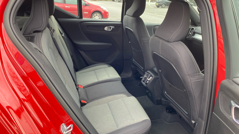 Volvo Xc40 2.0 B4P Plus Dark 5dr AWD Auto Petrol Estate